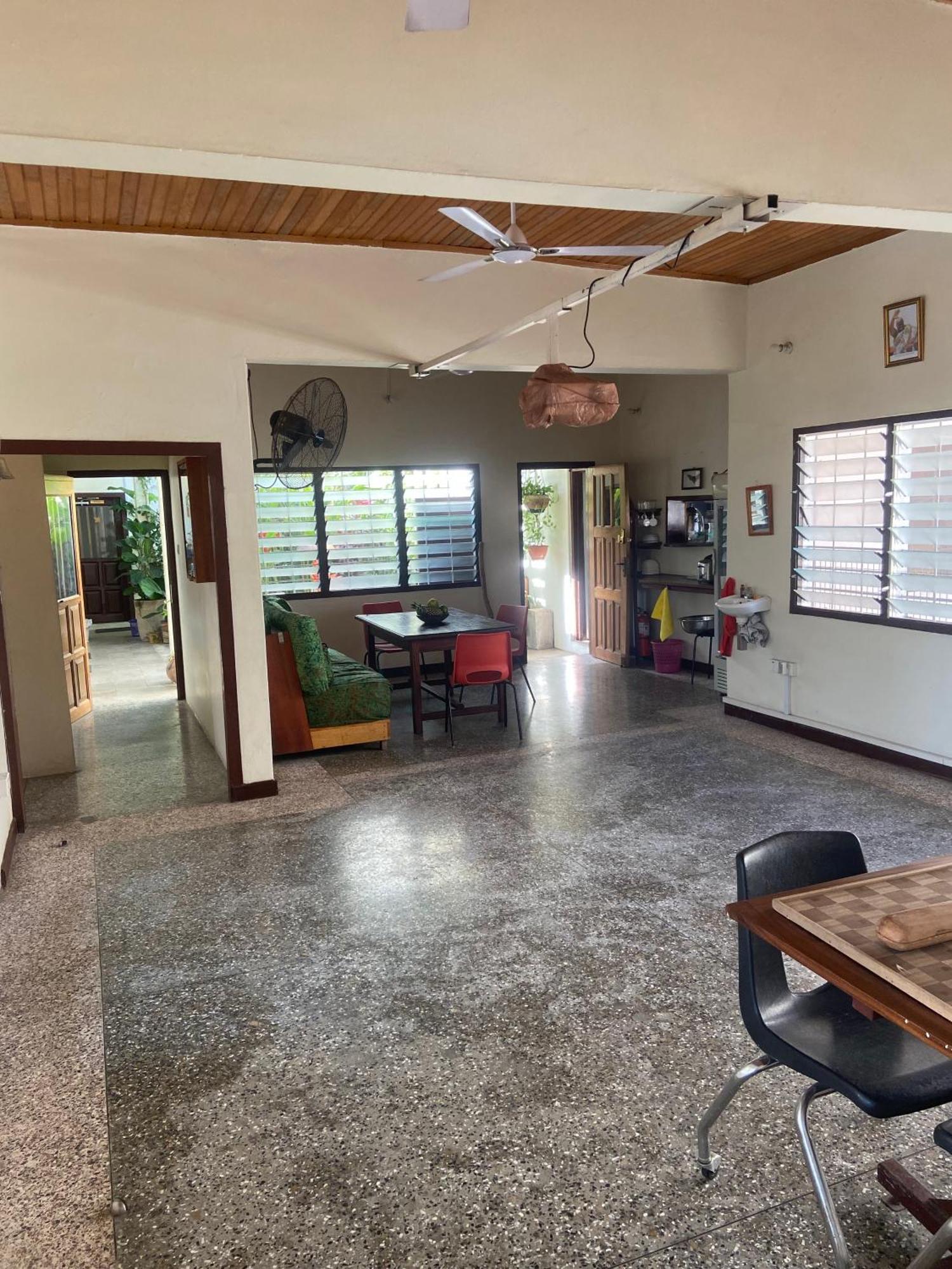 Hechtech House Apartment Accra Bagian luar foto