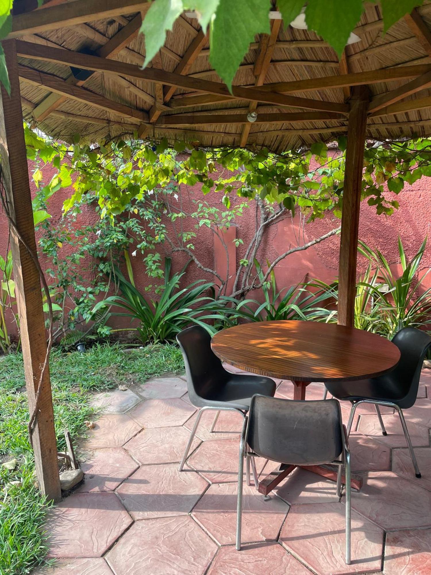 Hechtech House Apartment Accra Bagian luar foto