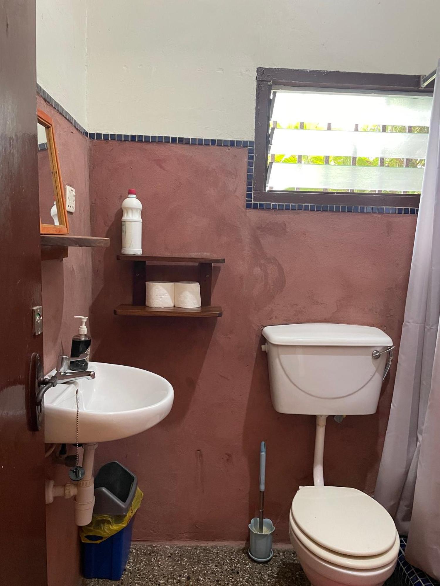 Hechtech House Apartment Accra Bagian luar foto