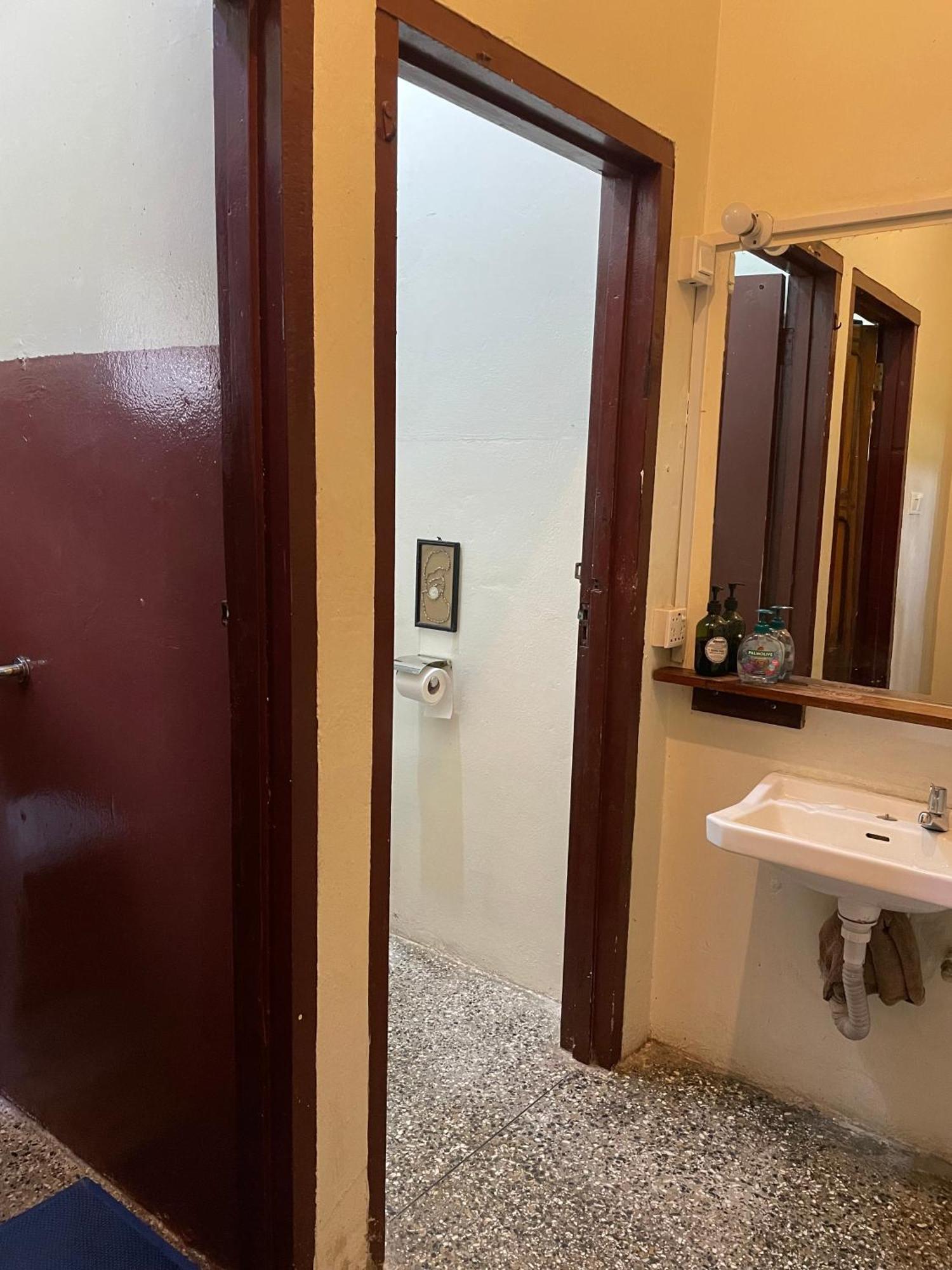 Hechtech House Apartment Accra Bagian luar foto