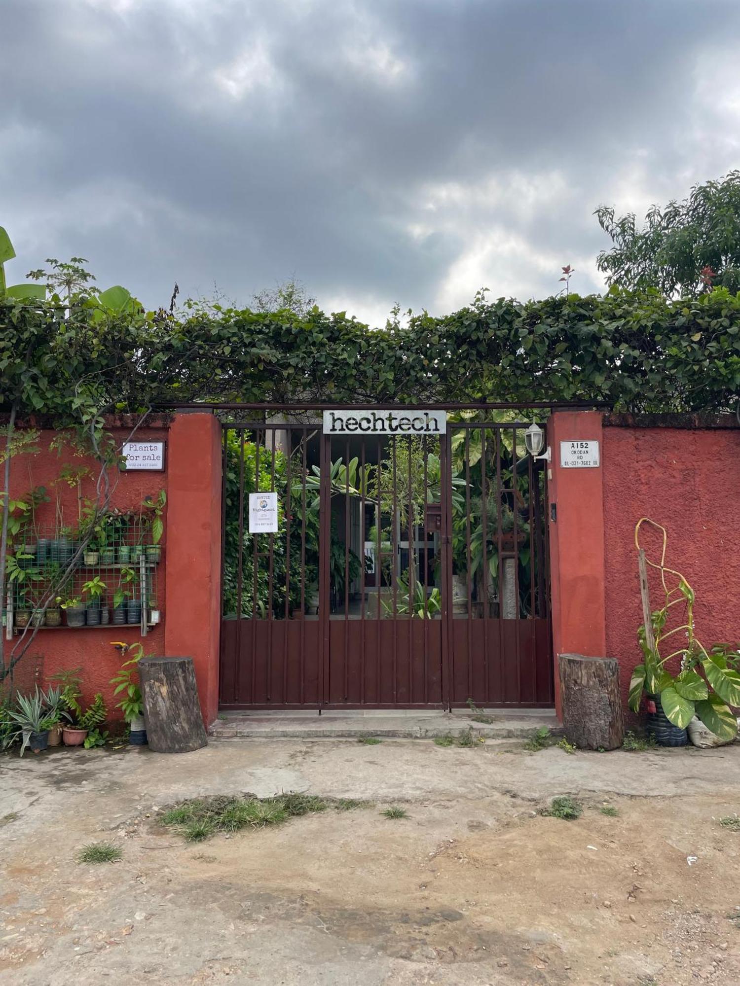 Hechtech House Apartment Accra Bagian luar foto
