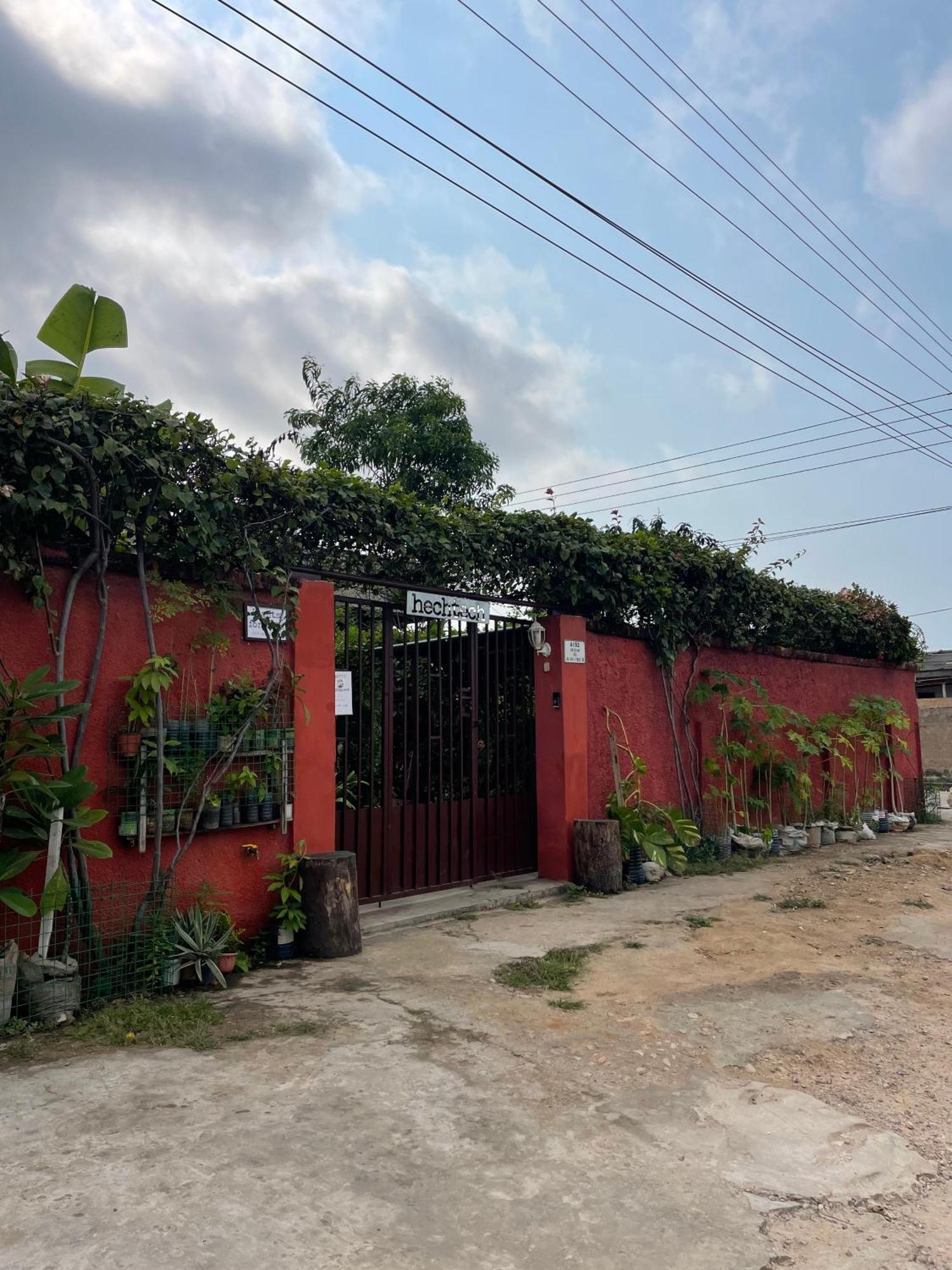 Hechtech House Apartment Accra Bagian luar foto